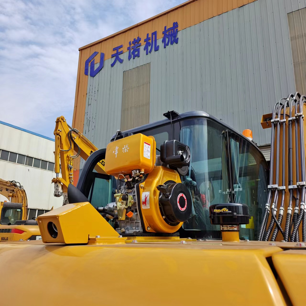 Why do railway excavators have emergency engines installed？